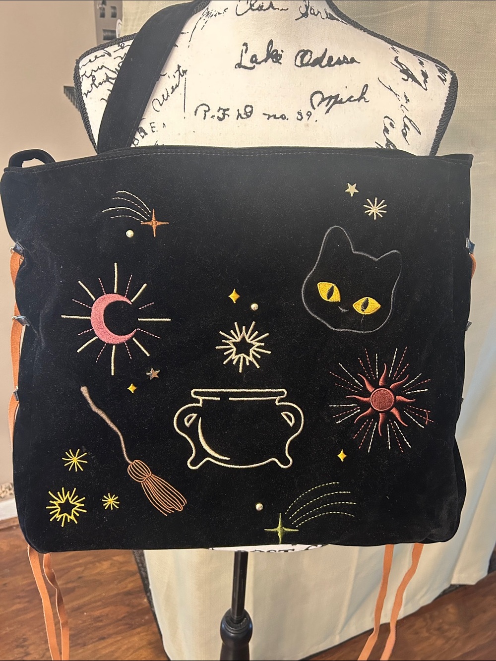 Her Universe Disney Hocus Pocus Icons Velvet Embroidered Crossbody Bag
Purse